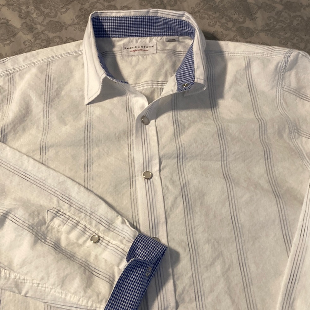 Sable & Stone White with light blues for stripes. Large